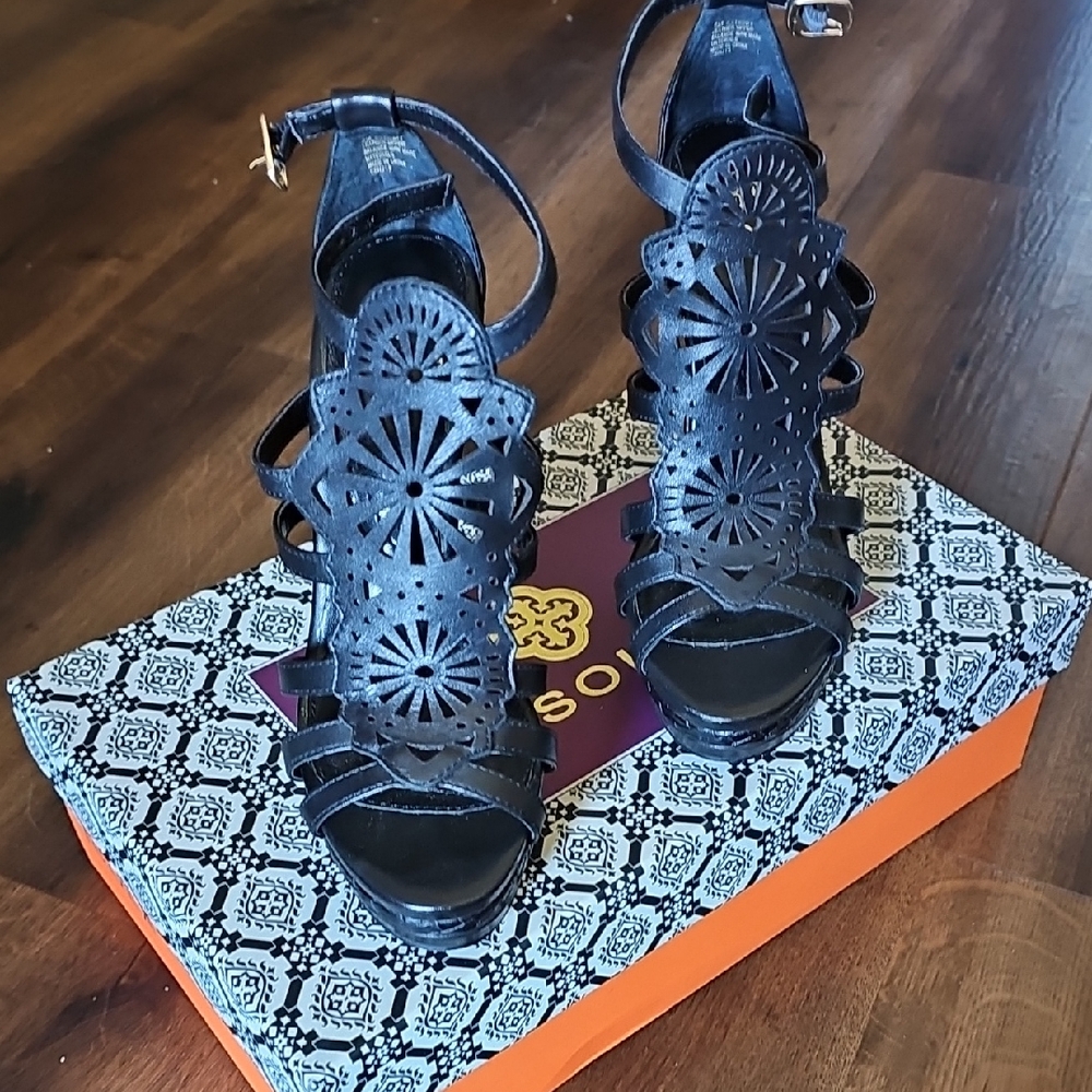 Isola Delanna Black Cutout Heels